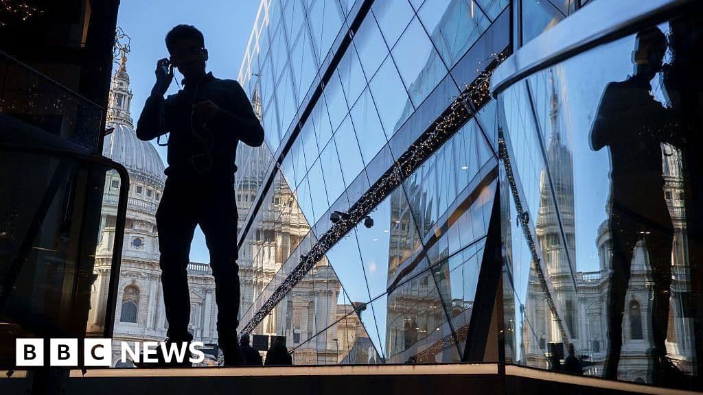 UK Borrowing Costs Surge to 28-Year High Amid Crisis