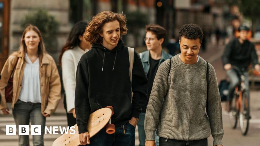 Amazon's UK Boss Blames System, Not Youth for Unemployment