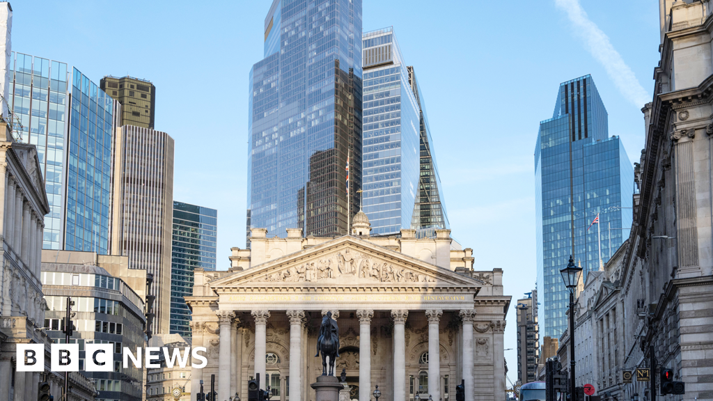 UK Borrowing Costs Surge as Leadership Turmoil Escalates