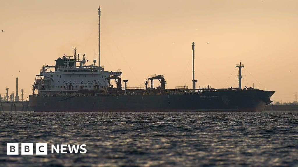 Tankers Warned Against Paying Iran for Strait Passage