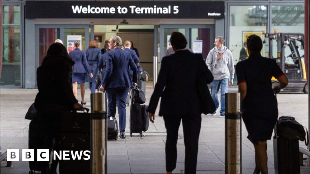 Heathrow Airport Sees 5.3% Passenger Decline Amid Middle East Conflict
