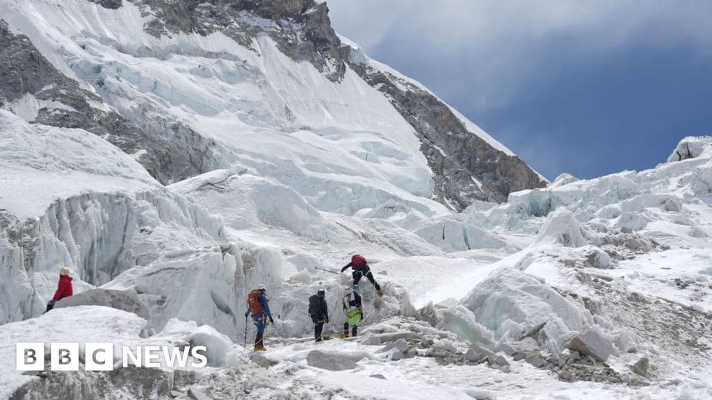 Major Glacier Blockage Delays Everest Climbing Season