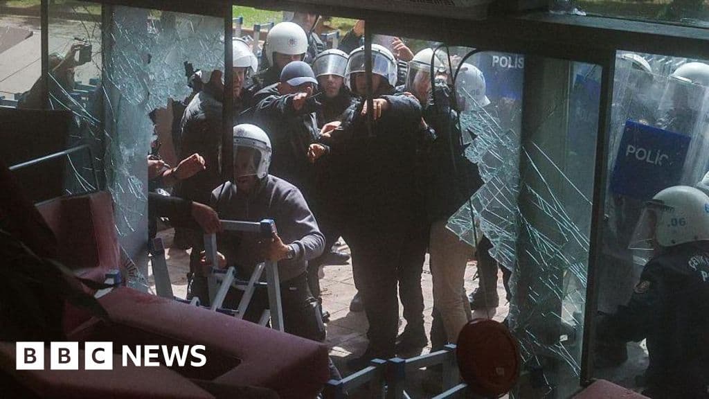 Shocking Police Raid on Turkey’s Opposition Party HQ After Ouster