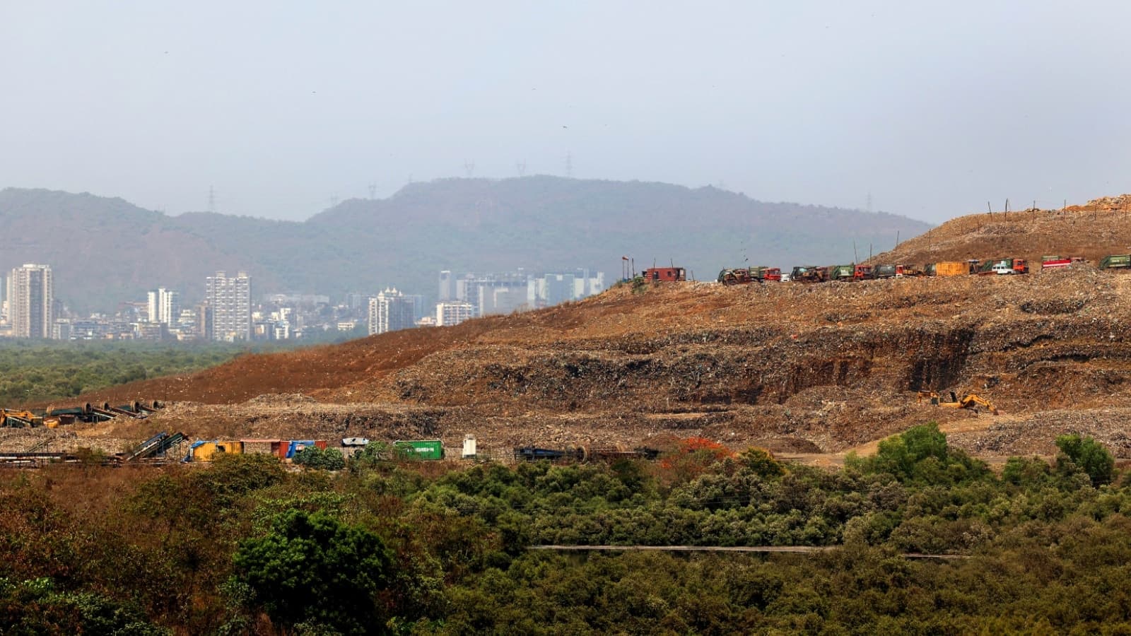 Mumbai's Garbage Mountain: A Growing Environmental Crisis