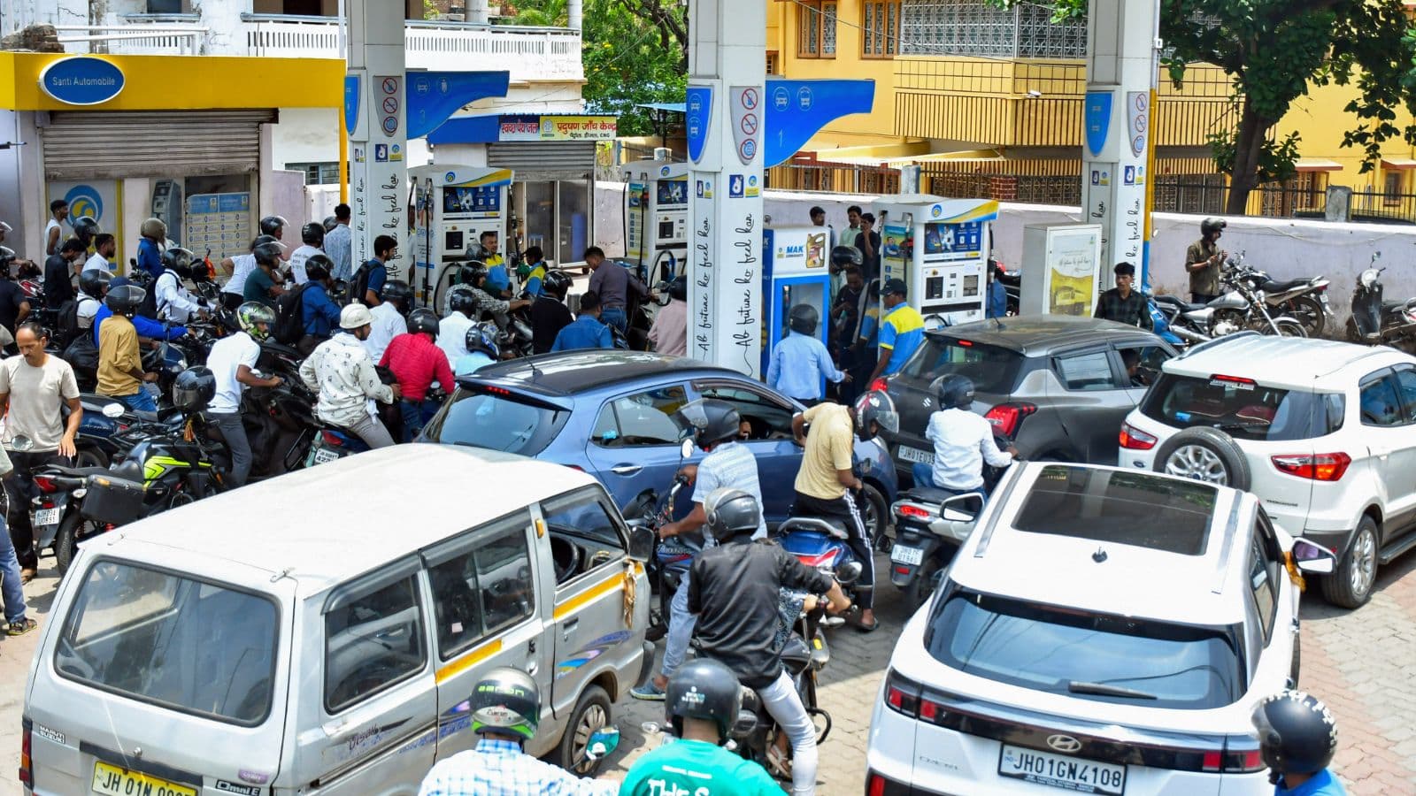 Major Fuel Price Hike: Petrol and Diesel Up 90 Paise Again