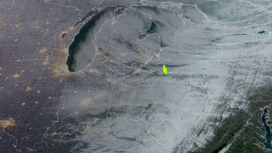 Shocking Meteor Lights Up Ohio Skies with Loud Boom