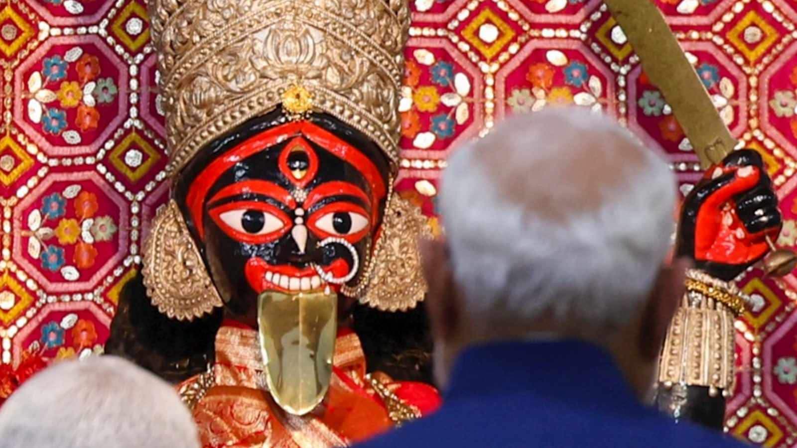 Shocking Viral Moment: PM Modi Prays at Kolkata's Kalibari