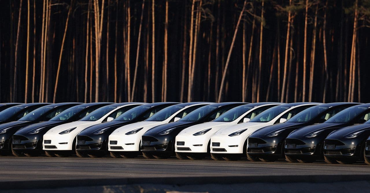 Tesla Customers Rebel Against Changes to Full Self-Driving