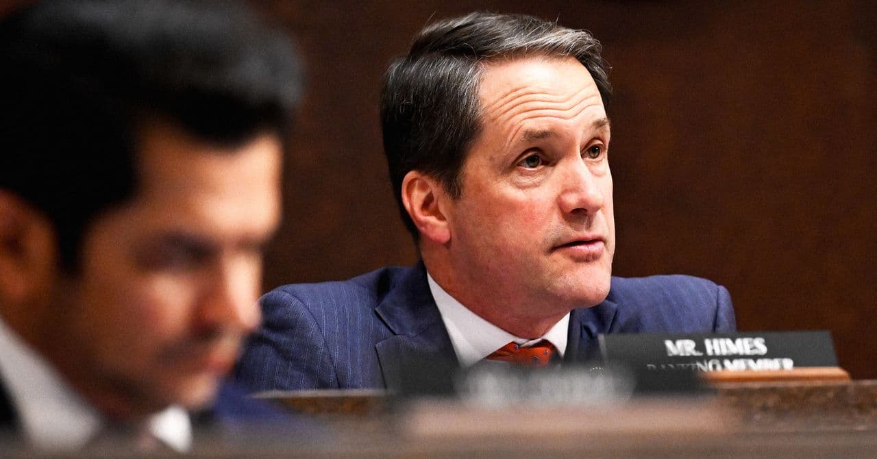 Top Democrat Advocates for Controversial Surveillance Powers