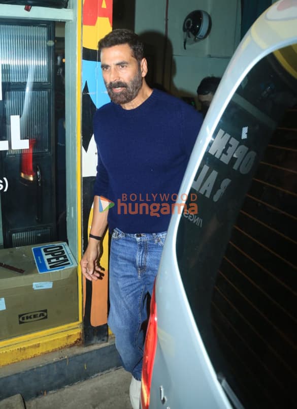 Shocking Photos: Akshay Kumar and Twinkle Khanna Spotted!