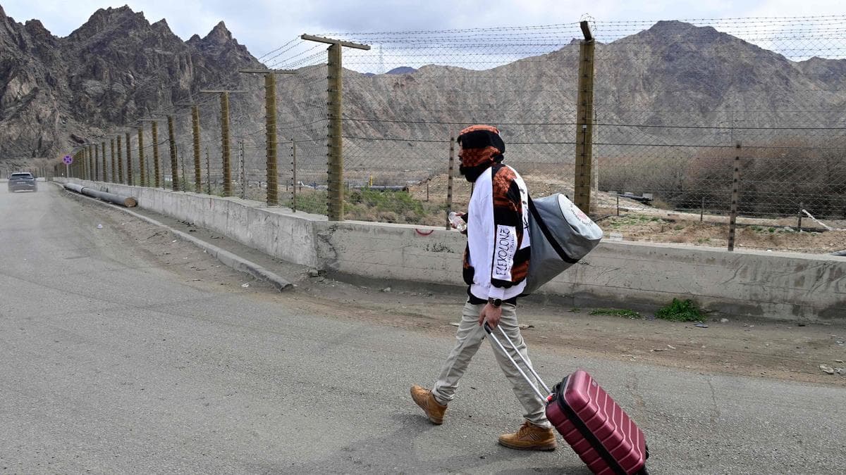 Indian Students Navigate Iran Crisis via Armenia, Azerbaijan