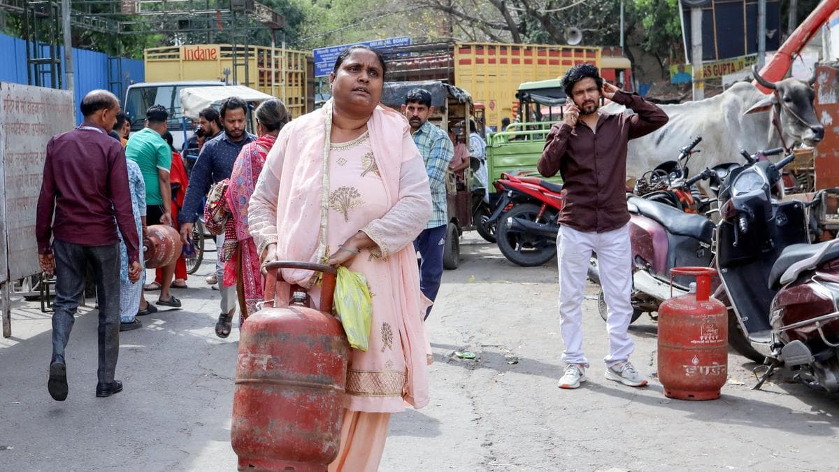 Major LPG Shortage Disrupts Mid-Day Meals Across Indian Schools