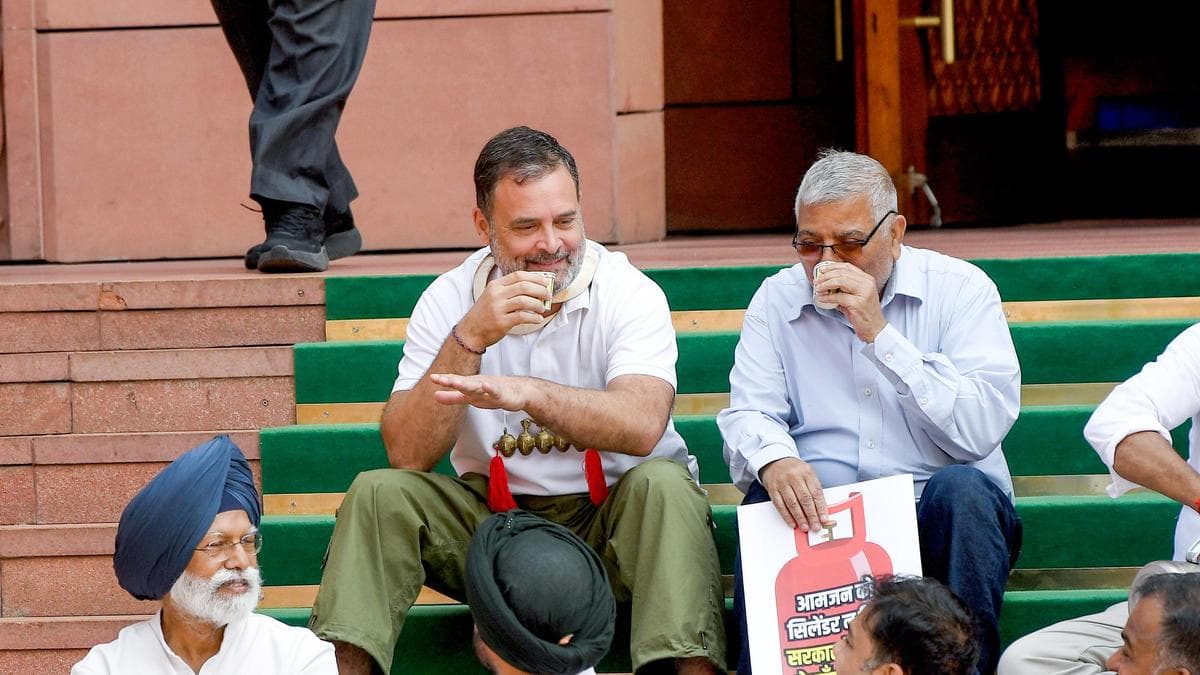 Shocking Demand: 200+ Call for Rahul Gandhi's Apology in Parliament