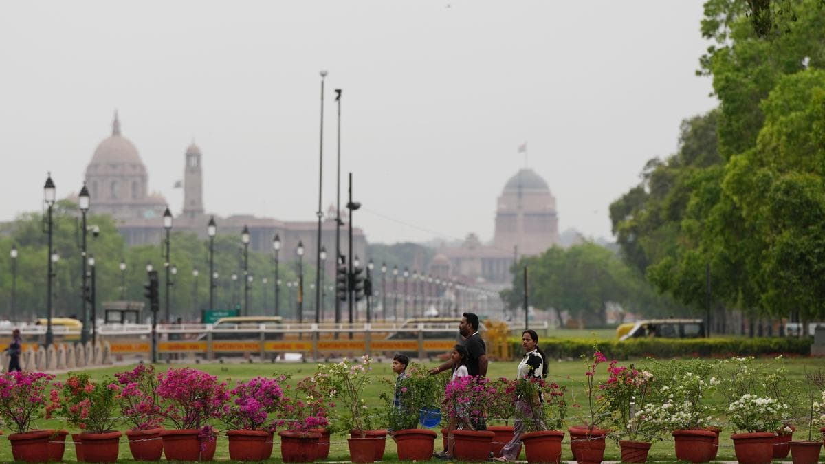 Delhi Weather Update: Clear Skies and 30°C Today