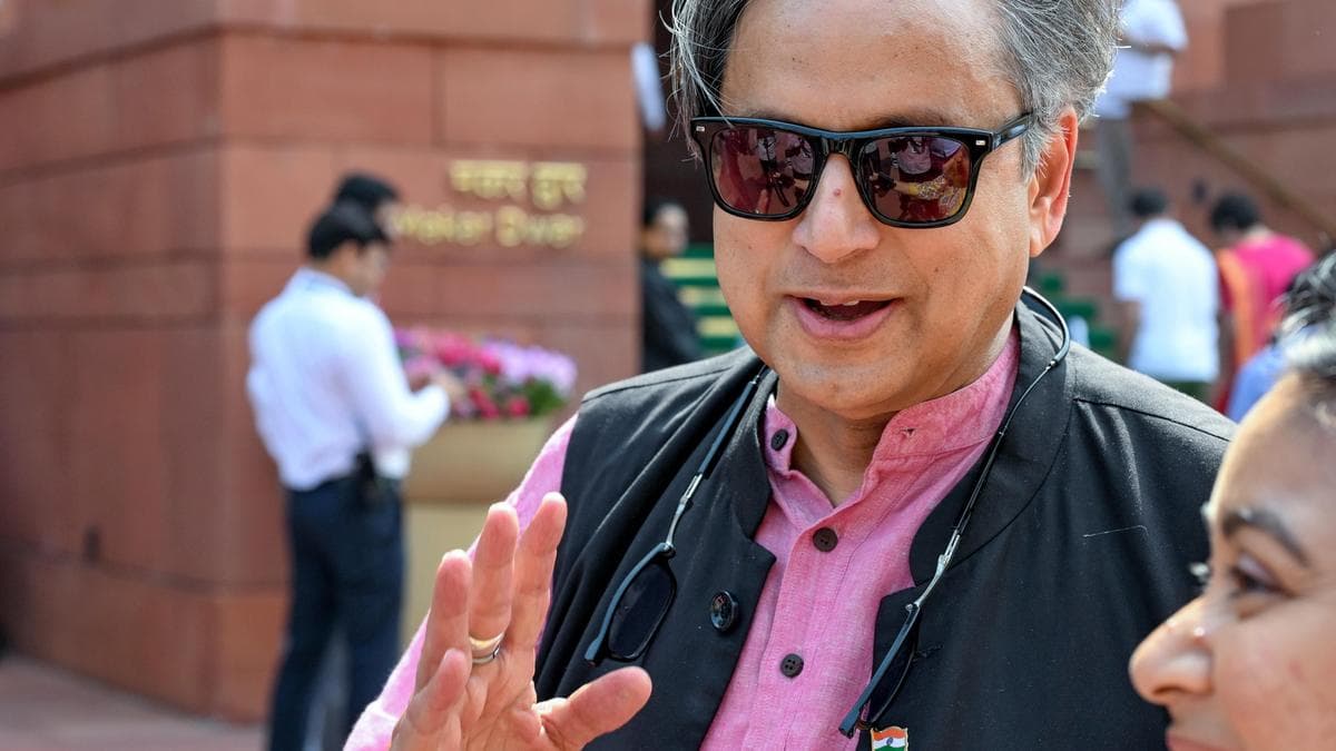 Shashi Tharoor Declares: No CM Bid Ahead of Kerala Elections