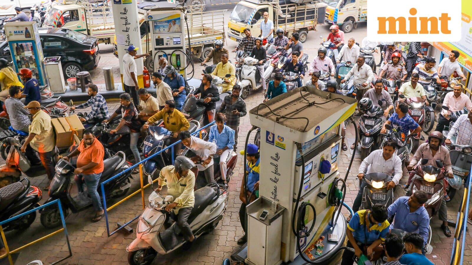 Long Lines at Petrol Pumps in India Amid Fuel Supply Panic